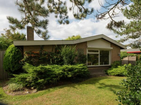 Отель Spacious bungalow in Julianadorp aan Zee near the bulb fields  Юлианадорп